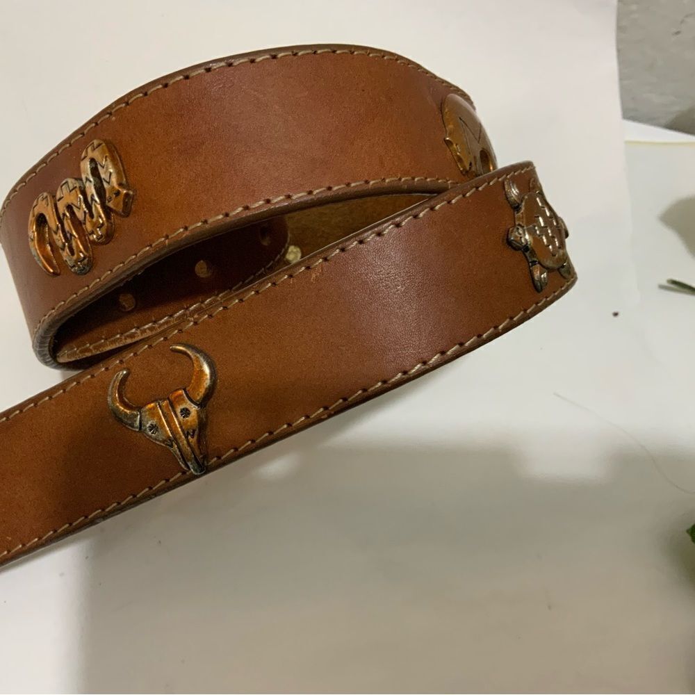 Silver Creek  Leather Belt w Silver-tone Concho Animals Southwest 32